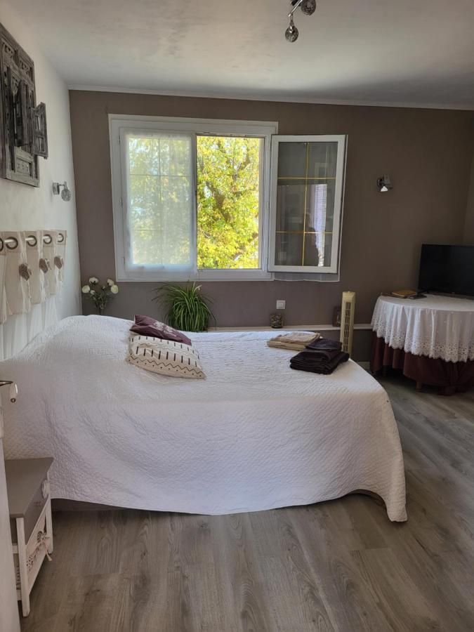 Chambre D'Hotes Le Chat Botte Espédaillac Εξωτερικό φωτογραφία