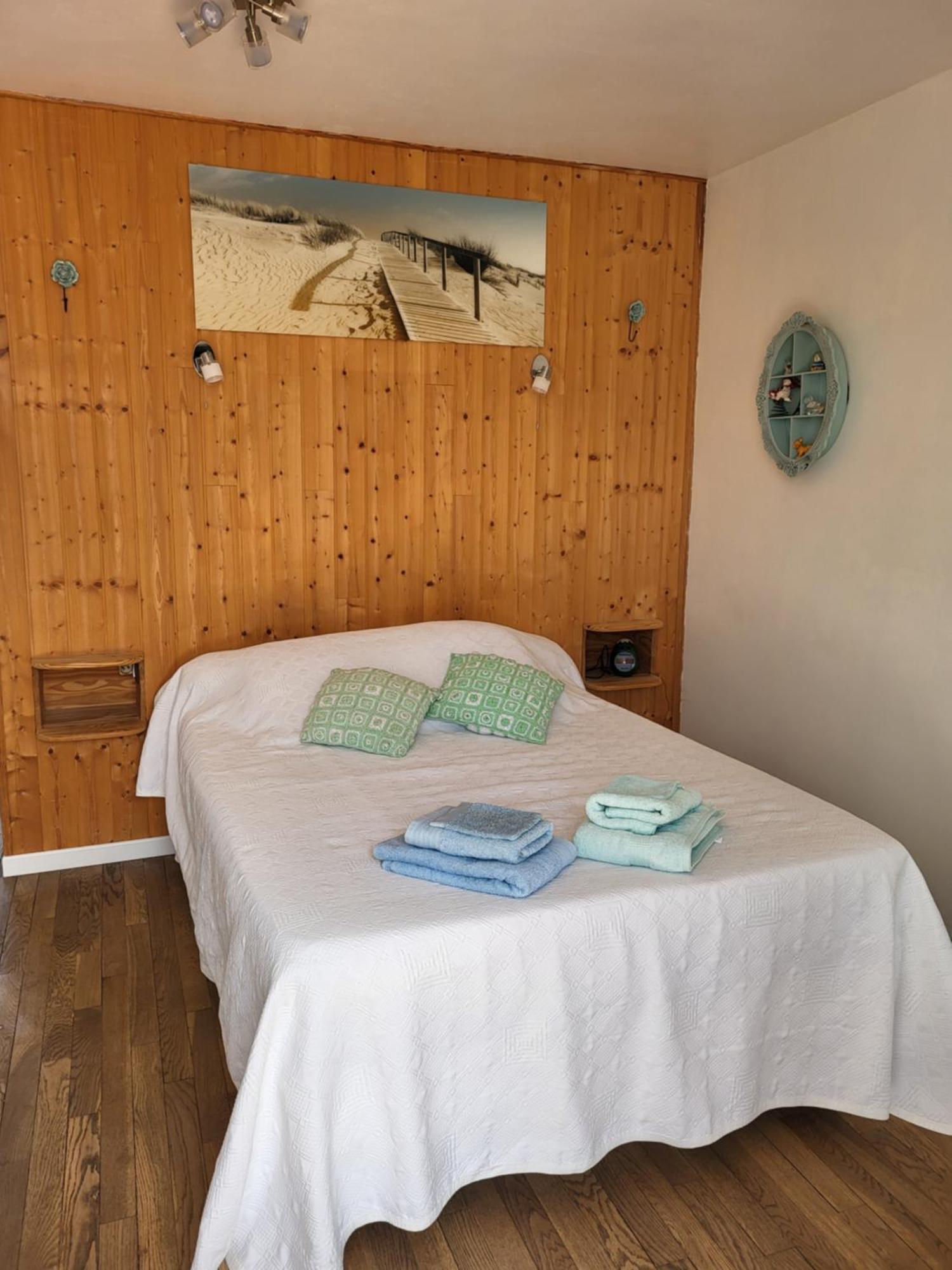 Chambre D'Hotes Le Chat Botte Espédaillac Εξωτερικό φωτογραφία